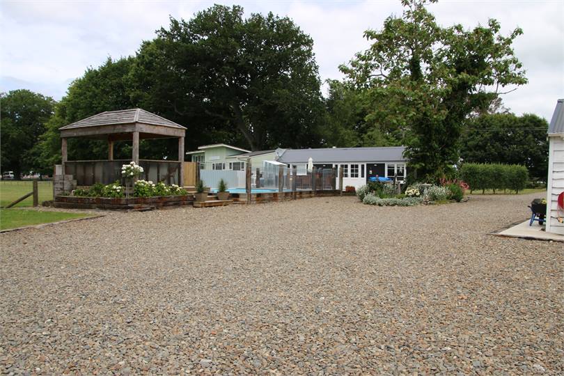 poolhouse - exterior